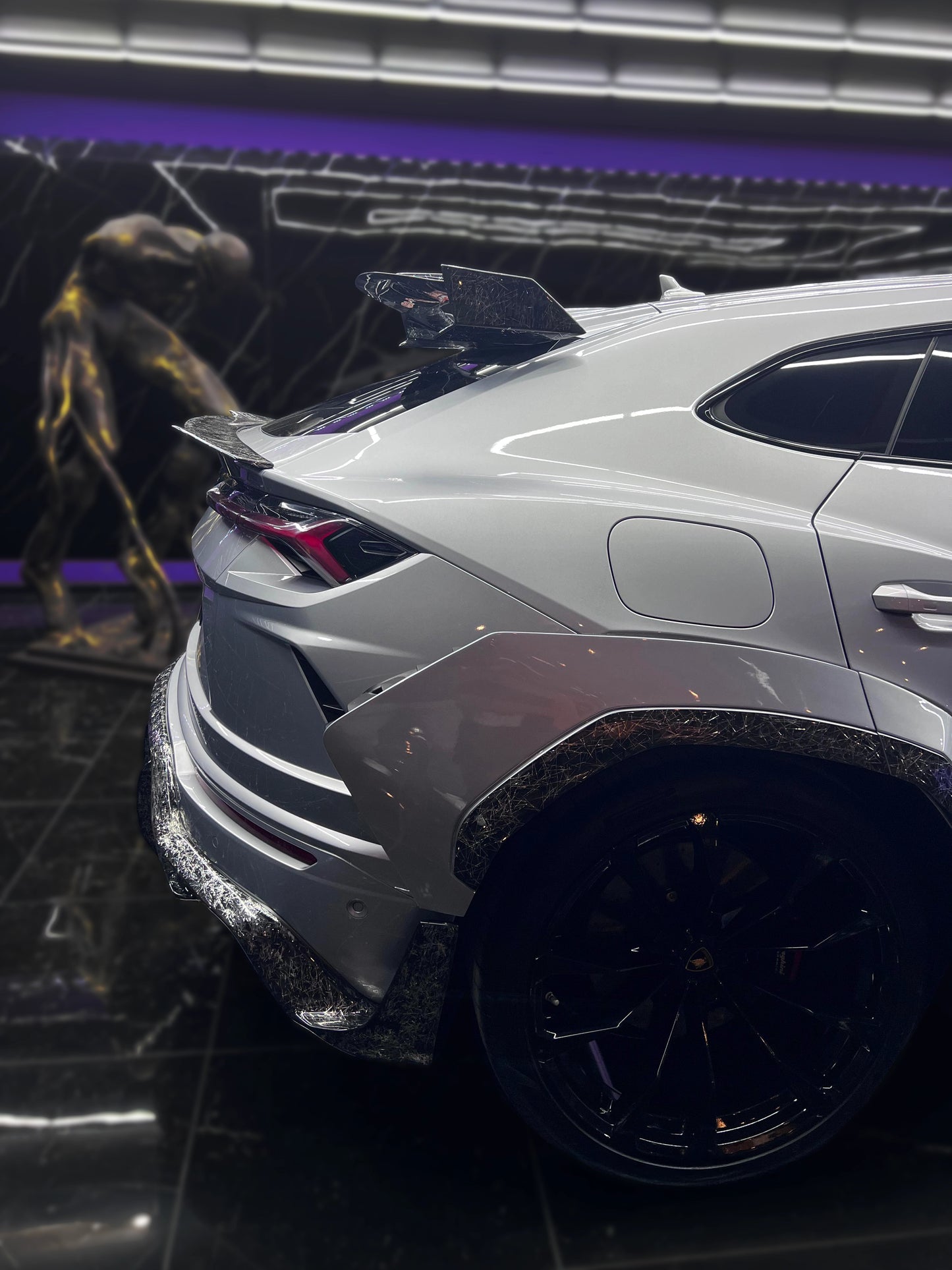 URUS REAR WING